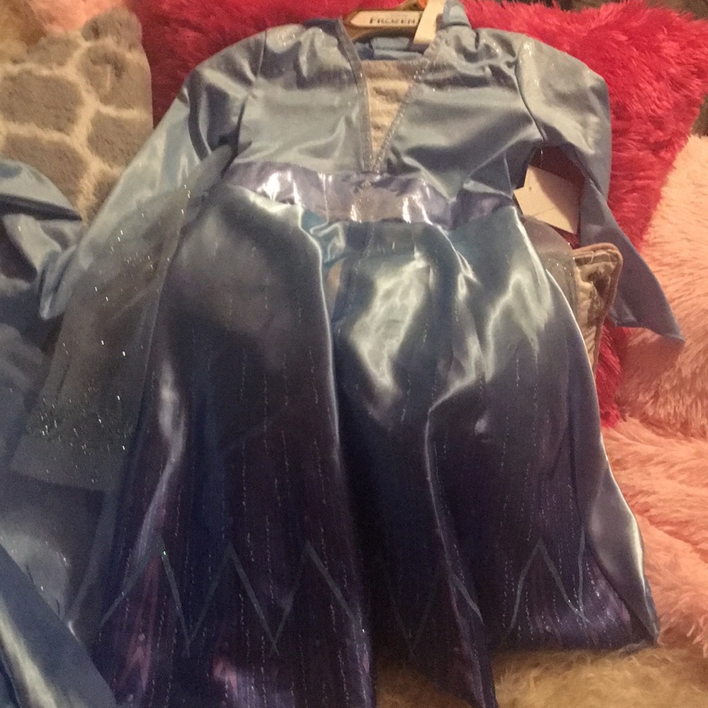 Beautiful one piece dress set.